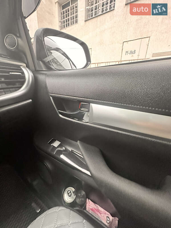 Пикап Toyota Hilux 2019 в Киеве фото 18 Пикап Toyota Hilux 2019 в Киеве