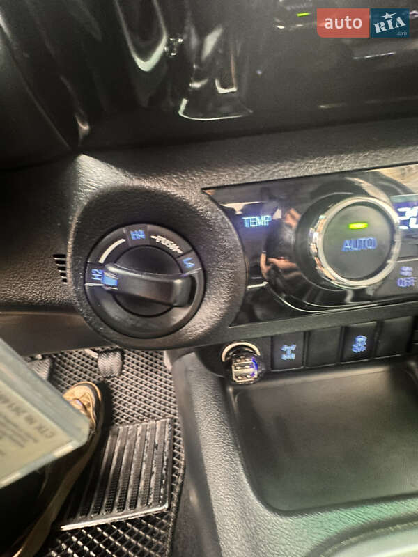 Пикап Toyota Hilux 2019 в Киеве фото 20 Пикап Toyota Hilux 2019 в Киеве