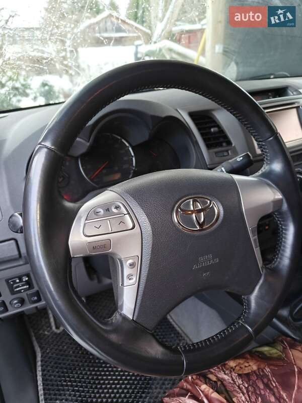 Пикап Toyota Hilux 2013 в Киеве фото 13 Пикап Toyota Hilux 2013 в Киеве