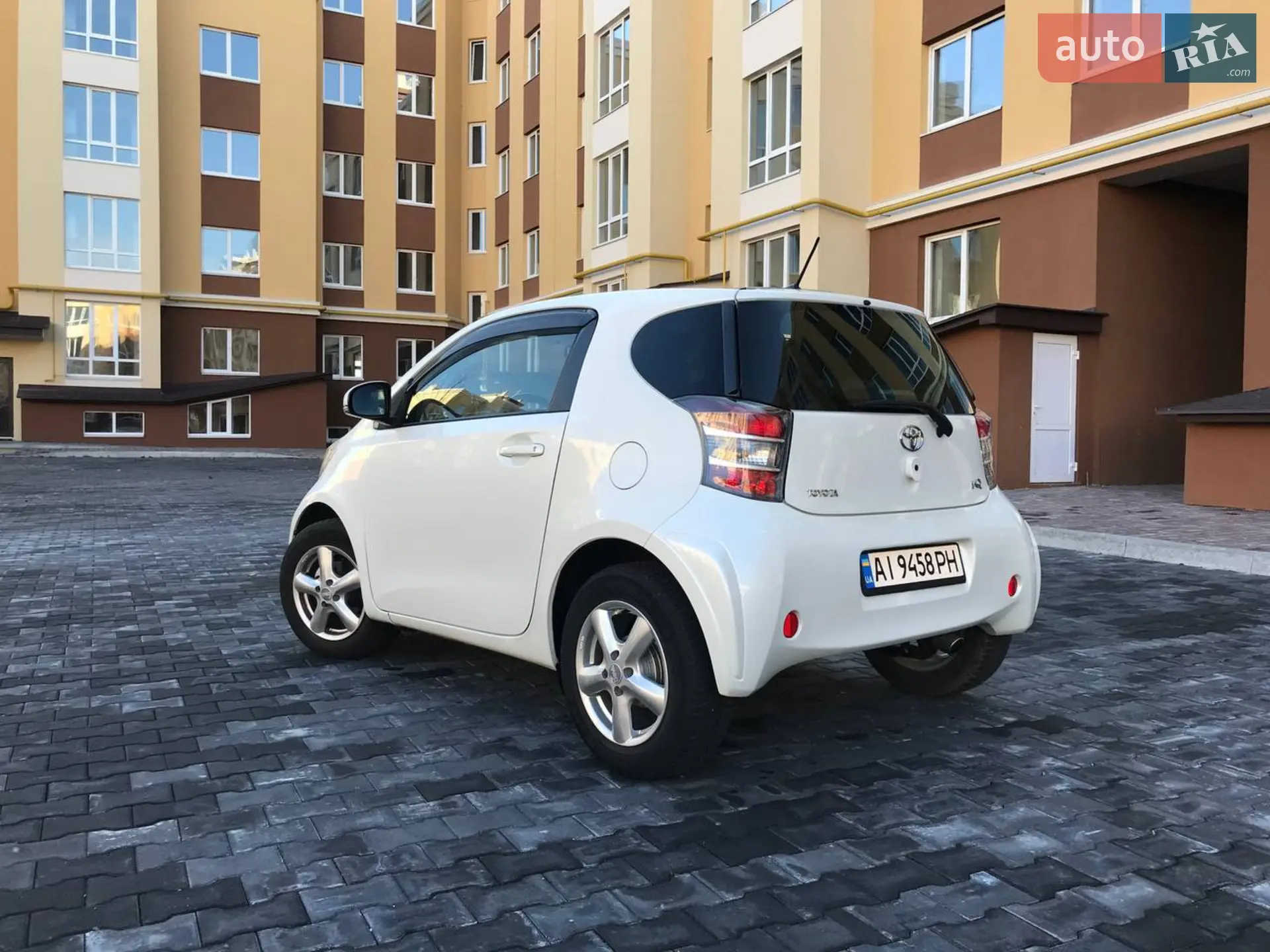 2011 Toyota iQ - мініатюра 3