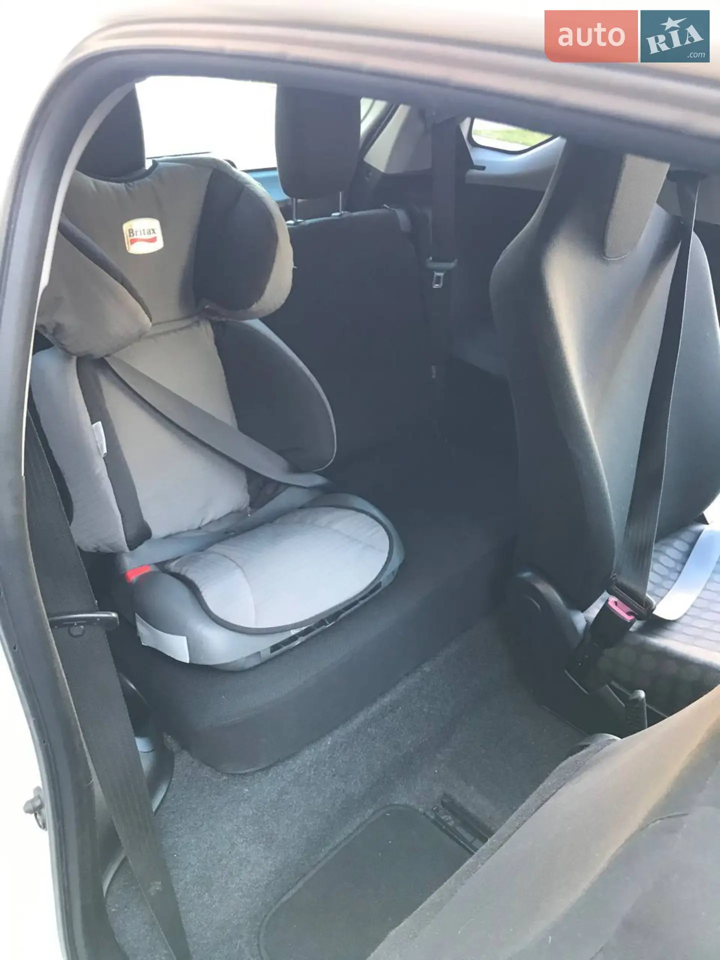 2011 Toyota iQ - мініатюра 9