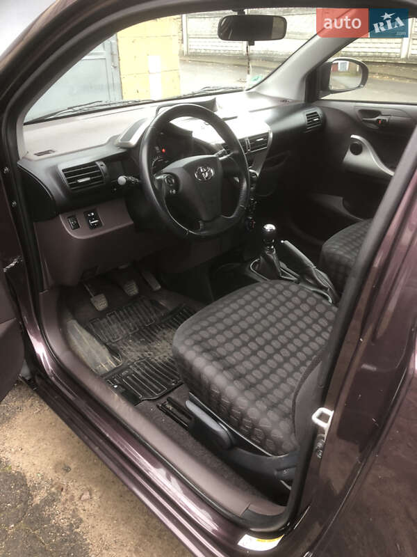 Хетчбек Toyota IQ 2009 в Рівному