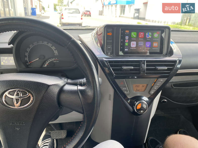 Хетчбек Toyota IQ 2012 в Чернівцях