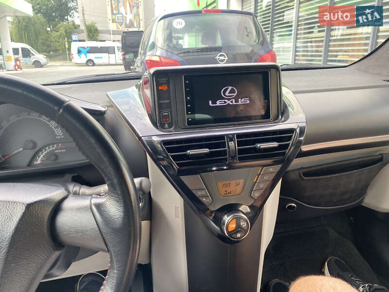 Хетчбек Toyota IQ 2012 в Чернівцях