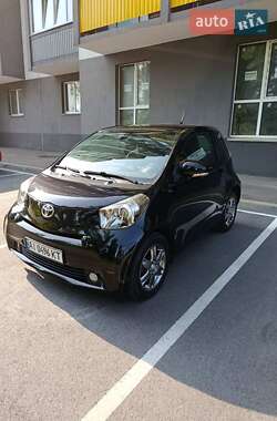 Хэтчбек Toyota IQ 2009 в 