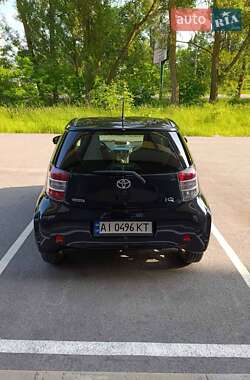 Хэтчбек Toyota IQ 2009 в 