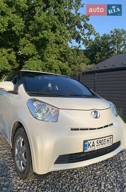 Хэтчбек Toyota IQ 2009 в 