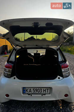 Хэтчбек Toyota IQ 2009 в 