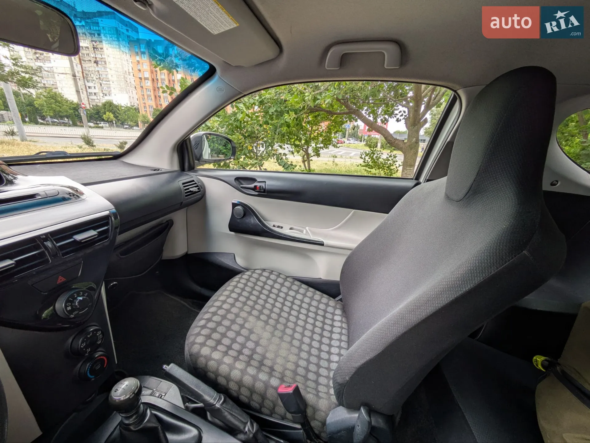 2011 Toyota iQ - мініатюра 6