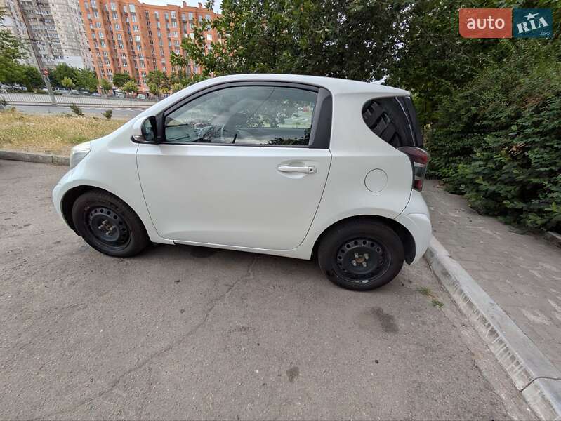 Хетчбек Toyota IQ 2011 в Косові