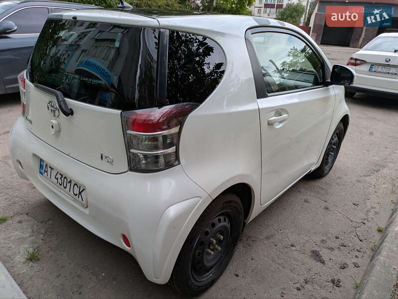 Хетчбек Toyota IQ 2011 в Косові