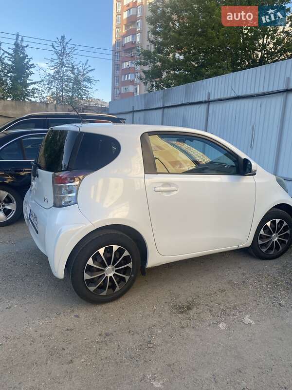 Хэтчбек Toyota IQ 2010 в Киеве