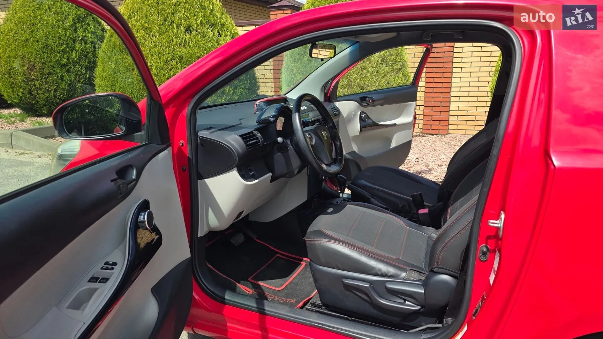 2011 Toyota iQ - мініатюра 12