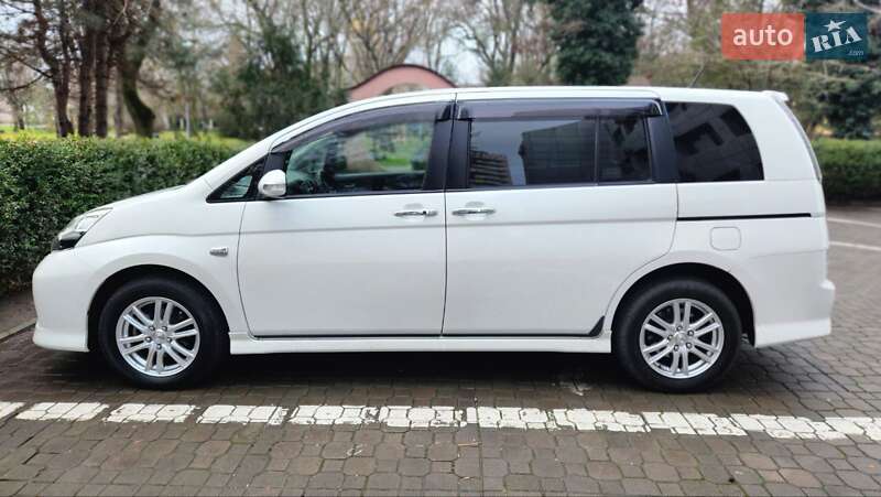 Минивэн Toyota Isis 2011 в Черноморске фото 4 Минивэн Toyota Isis 2011 в Черноморске