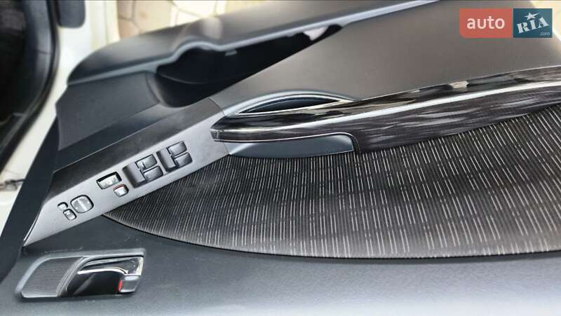 Минивэн Toyota Isis 2011 в Черноморске фото 11 Минивэн Toyota Isis 2011 в Черноморске