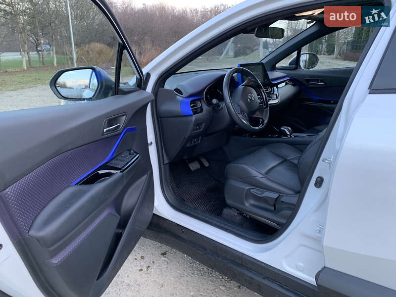 Позашляховик / Кросовер Toyota Izoa 2022 в Чернівцях