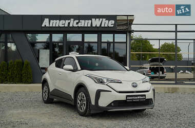 Внедорожник / Кроссовер Toyota Izoa 2021 в 