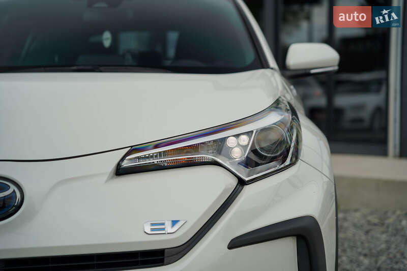 Позашляховик / Кросовер Toyota Izoa 2021 в Чернівцях