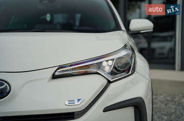 Внедорожник / Кроссовер Toyota Izoa 2021 в 