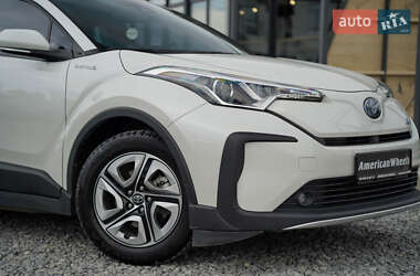 Внедорожник / Кроссовер Toyota Izoa 2021 в 