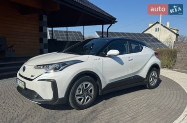 Позашляховик / Кросовер Toyota Izoa 2022 в Стрию