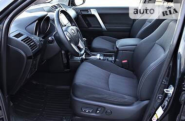 Внедорожник / Кроссовер Toyota Land Cruiser Prado 2017 в 
