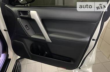 Позашляховик / Кросовер Toyota Land Cruiser Prado 2019 в  фото 28 Позашляховик / Кросовер Toyota Land Cruiser Prado 2019 в
