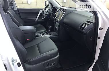 Позашляховик / Кросовер Toyota Land Cruiser Prado 2019 в 