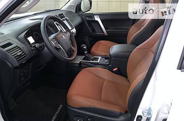 Позашляховик / Кросовер Toyota Land Cruiser Prado 2019 в 