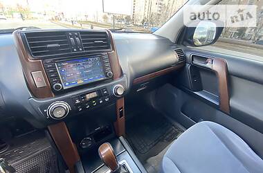 Позашляховик / Кросовер Toyota Land Cruiser Prado 2010 в 
