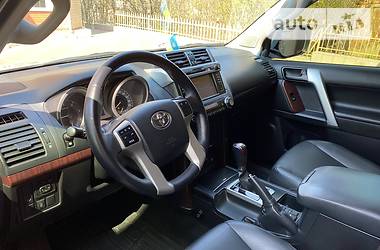 Позашляховик / Кросовер Toyota Land Cruiser Prado 2016 в 
