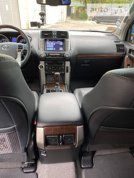 Позашляховик / Кросовер Toyota Land Cruiser Prado 2013 в Львові