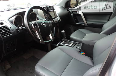 Позашляховик / Кросовер Toyota Land Cruiser Prado 2013 в 