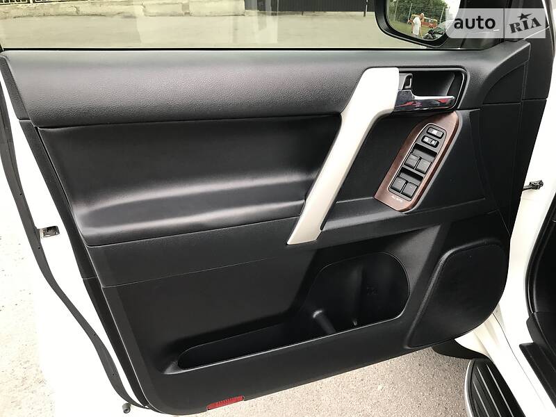 Позашляховик / Кросовер Toyota Land Cruiser Prado 2017 в Вінниці