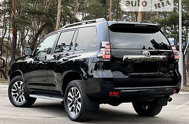 Внедорожник / Кроссовер Toyota Land Cruiser Prado 2021 в 