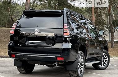 Внедорожник / Кроссовер Toyota Land Cruiser Prado 2021 в 