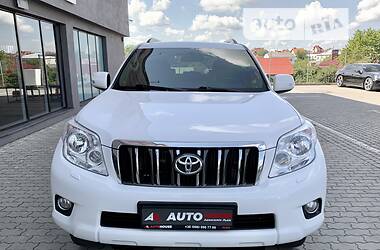 Позашляховик / Кросовер Toyota Land Cruiser Prado 2012 в 