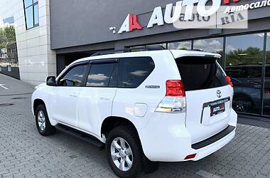 Позашляховик / Кросовер Toyota Land Cruiser Prado 2012 в 