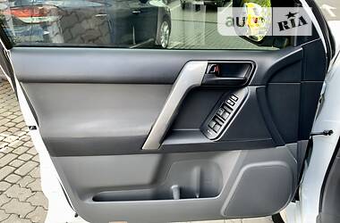 Позашляховик / Кросовер Toyota Land Cruiser Prado 2012 в 