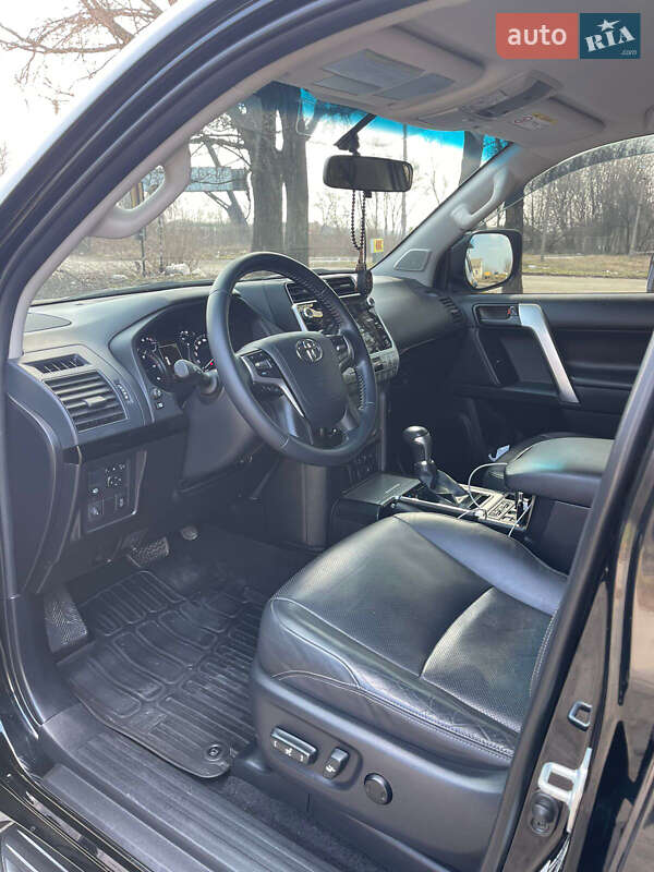 Позашляховик / Кросовер Toyota Land Cruiser Prado 2017 в Дніпрі фото 21 Позашляховик / Кросовер Toyota Land Cruiser Prado 2017 в Дніпрі
