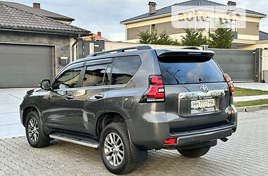 Внедорожник / Кроссовер Toyota Land Cruiser Prado 2018 в 