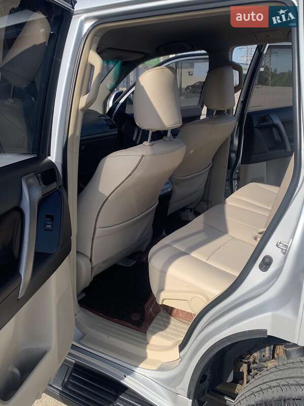 Внедорожник / Кроссовер Toyota Land Cruiser Prado 2010 в Харькове