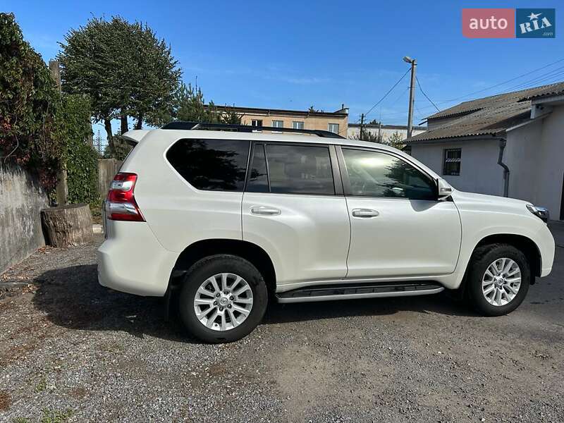 Внедорожник / Кроссовер Toyota Land Cruiser Prado 2016 в Романове