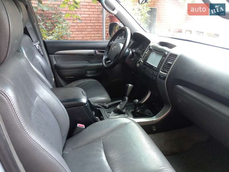 Внедорожник / Кроссовер Toyota Land Cruiser Prado 2005 в Днепре
