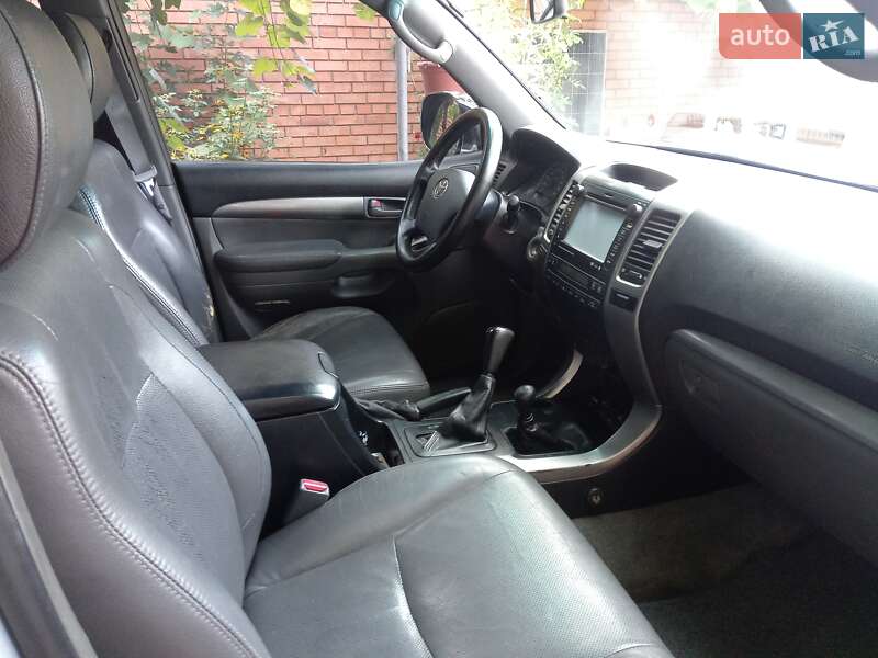 Внедорожник / Кроссовер Toyota Land Cruiser Prado 2005 в Днепре
