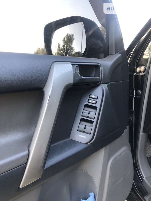 Внедорожник / Кроссовер Toyota Land Cruiser Prado 2011 в Каменском