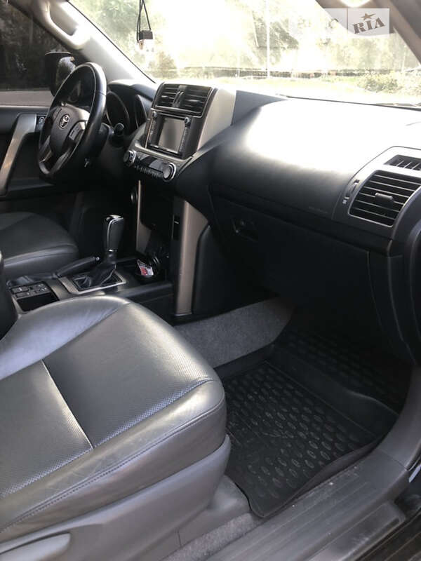 Внедорожник / Кроссовер Toyota Land Cruiser Prado 2011 в Каменском