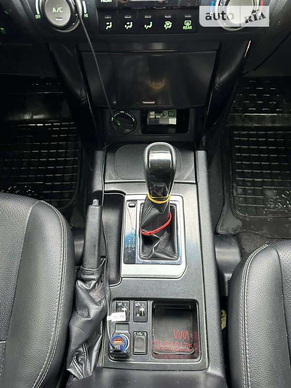 Позашляховик / Кросовер Toyota Land Cruiser Prado 2017 в Дніпрі фото 2 Позашляховик / Кросовер Toyota Land Cruiser Prado 2017 в Дніпрі