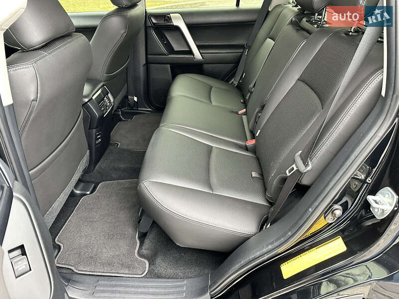 Внедорожник / Кроссовер Toyota Land Cruiser Prado 2016 в Сваляве