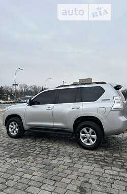 Позашляховик / Кросовер Toyota Land Cruiser Prado 2010 в Києві